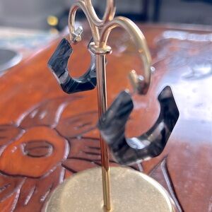 Super cute shape acrylic loops black and gray